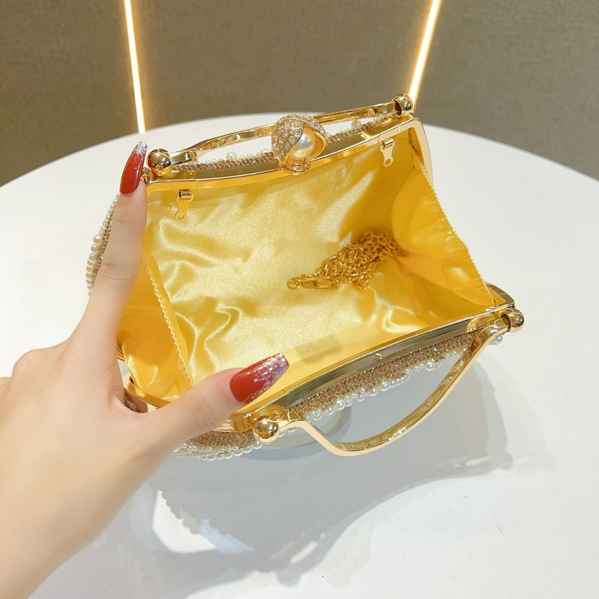 Pearl Diamond Shoulder Handbag